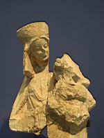 Statue, Vierge a l'enfant (par Pierre de Montreuil, 1245-55, Paris, St-Germain-des-pres, Chapelle de la Vierge)(2)